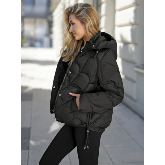 Moteriška juodos spalvos striukė Muna Striukės