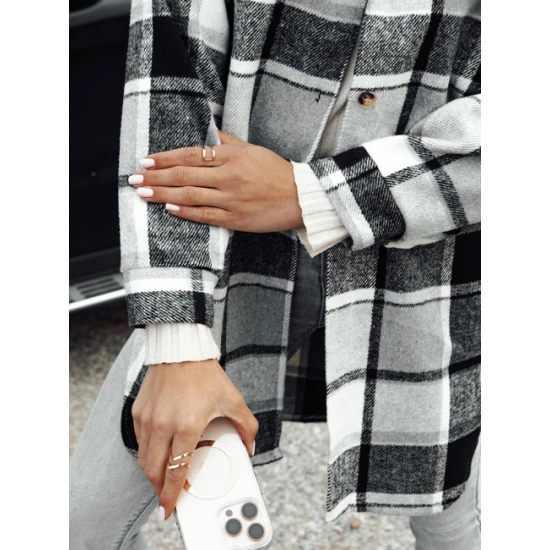 Moteriškas juodas marškinių stiliaus švarkas Plaidify Švarkai