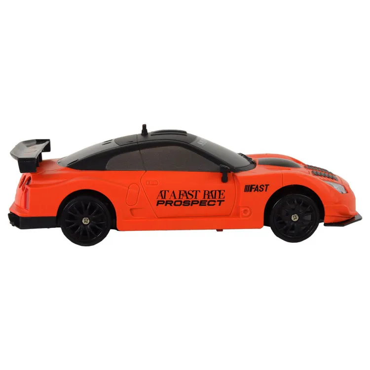 Nuotoliniu būdu valdomas sportinis automobilis R/C 1:24 oranžinės spalvos keičiamais ratais Radijo bangomis valdomi žaislai