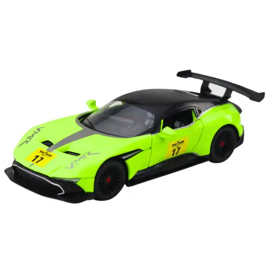 Žalias sportinis automobilis su atidaromomis durimis Sportiniai automobiliai