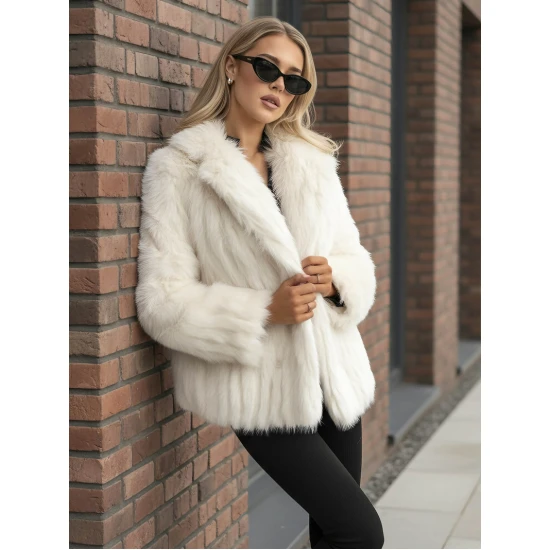 Moteriška balta kailinė striukė Moda Moteriškos striukės