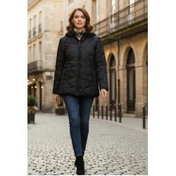 Juoda dygsniuota striukė Jen