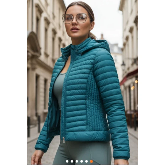 Moteriška žalios spalvos striukė Marsi Moteriškos striukės