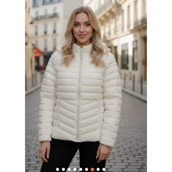 Moteriška balta striukė Kaja Moteriškos striukės