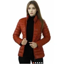 Moteriška bordo spalvos striukė Tina