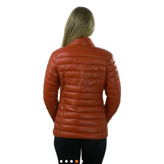 Moteriška bordo spalvos striukė Tina Moteriškos striukės