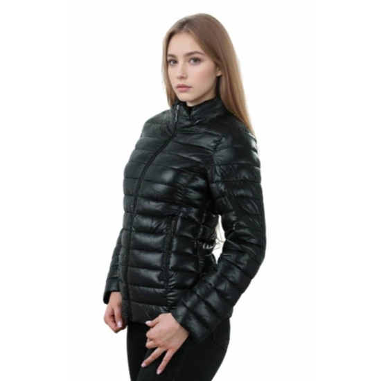 Moteriška juodos spalvos striukė Tina Moteriškos striukės