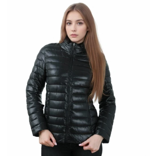 Moteriška juodos spalvos striukė Tina Moteriškos striukės