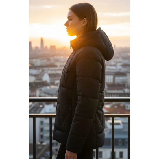 Juodos spalvos moteriška striukė Mija Moteriškos striukės