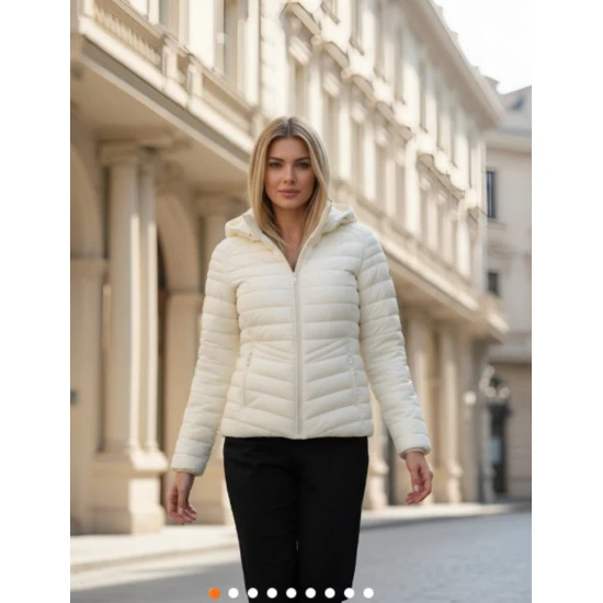 Moteriška balta striukė Kaja Moteriškos striukės