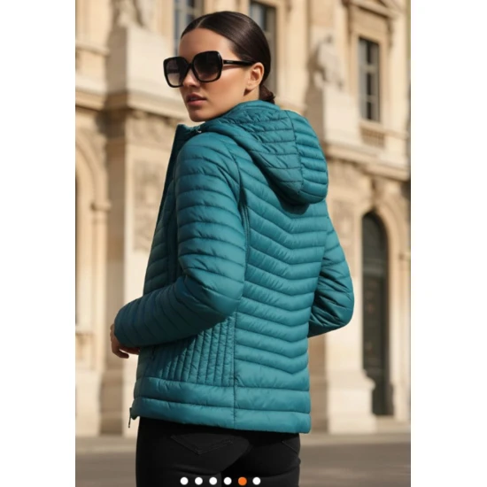 Moteriška žalios spalvos striukė Marsi Moteriškos striukės