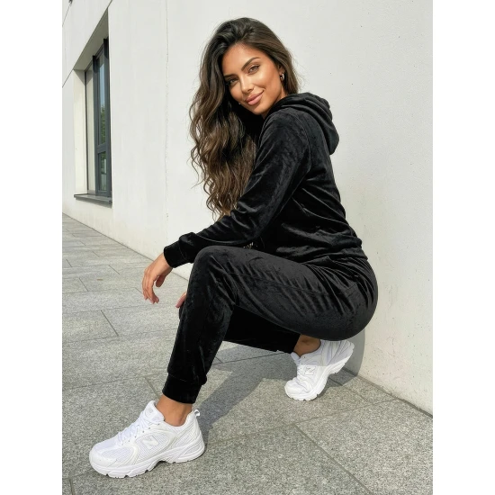 Moteriškas juodos spalvos veliūrinis kostiumas Moteriški komplektai