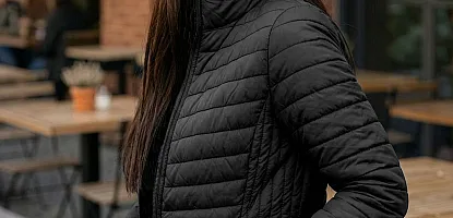 Lengva striukė moterims rudeniui: kaip išsirinkti ir derinti