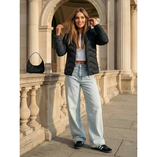 Moteriška juodos spalvos striukė Albi Moteriškos striukės