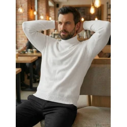Vyriškas baltas megztinis su aukštu kaklu Melba