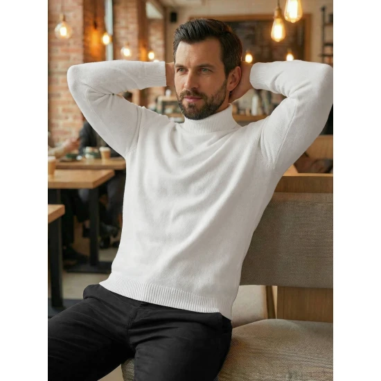 Vyriškas baltas megztinis su aukštu kaklu Melba