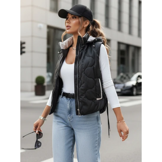 Moteriška juoda liemenė su gobtuvu Teros Moteriškos liemenės