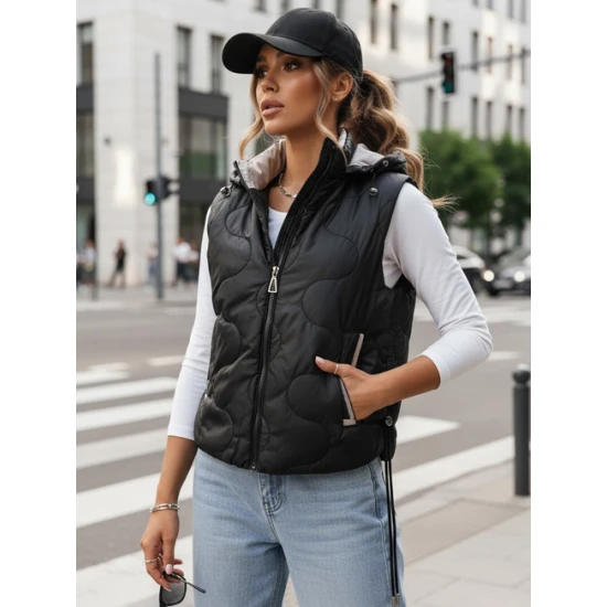 Moteriška juoda liemenė su gobtuvu Teros Moteriškos liemenės