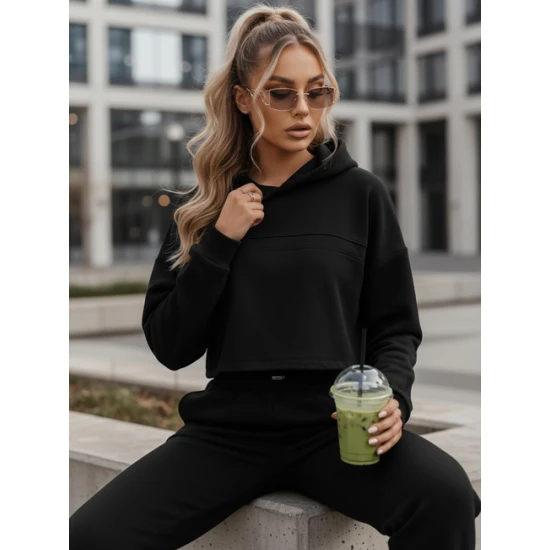 Moteriškas juodas sportinis kostiumas Bistan Moteriški komplektai