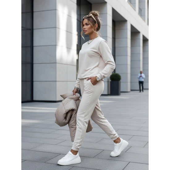 Moteriškas šviesiai rusvas komplektas Milian Moteriški komplektai