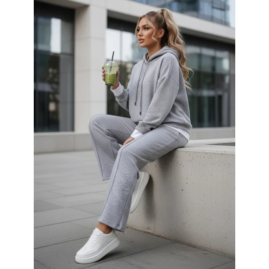 Moteriškas pilkas sportinis kostiumas Newport Moteriški komplektai