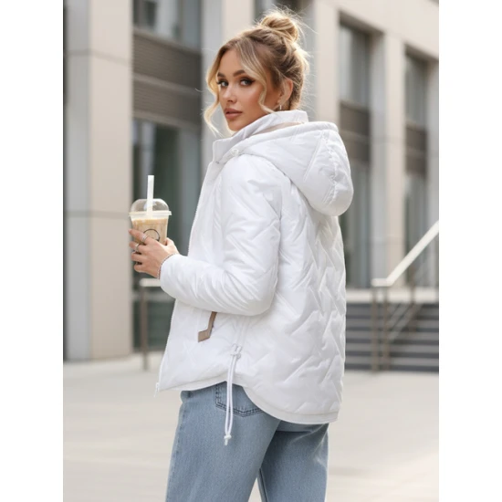 Moteriška dygsniuota balta striukė Moli Moteriškos striukės