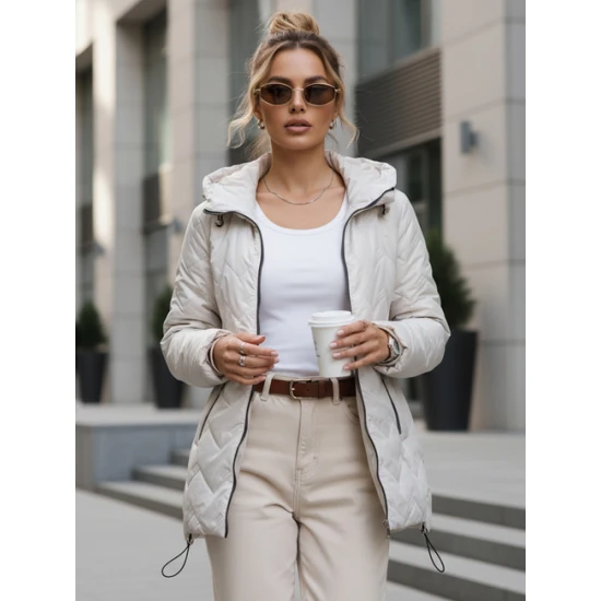 Moteriška dygsniuota šviesiai pilka striukė Almi Moteriškos striukės