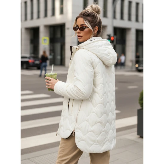 Moteriška dygsniuota balta striukė Nomi Moteriškos striukės