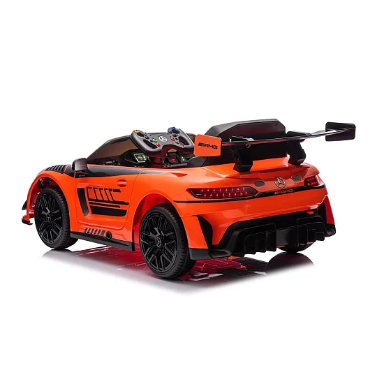 Oranžinis elektrinis automobilis Mercedes AMG GT3 Automobiliai