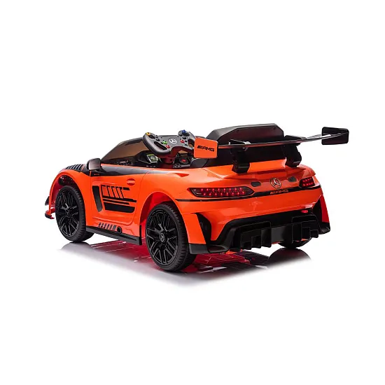 Oranžinis elektrinis automobilis Mercedes AMG GT3 Automobiliai