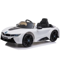 Baltas elektrinis automobilis BMW I8
