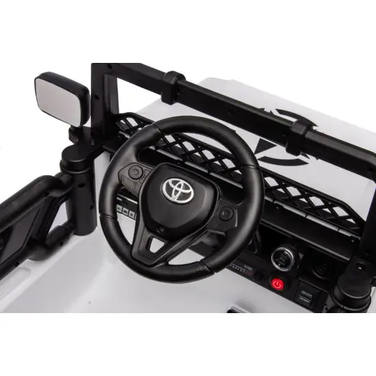Toyota FJ akumuliatorinis baltas visureigis