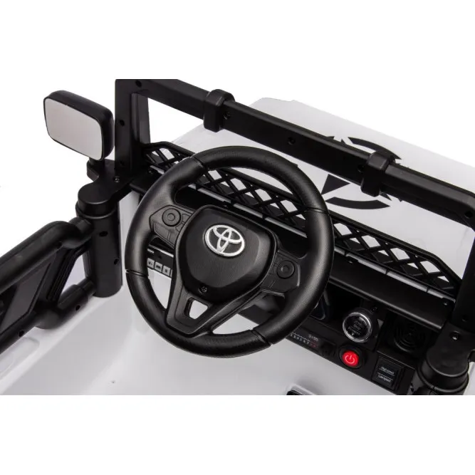 Toyota FJ akutoitega valge maastur