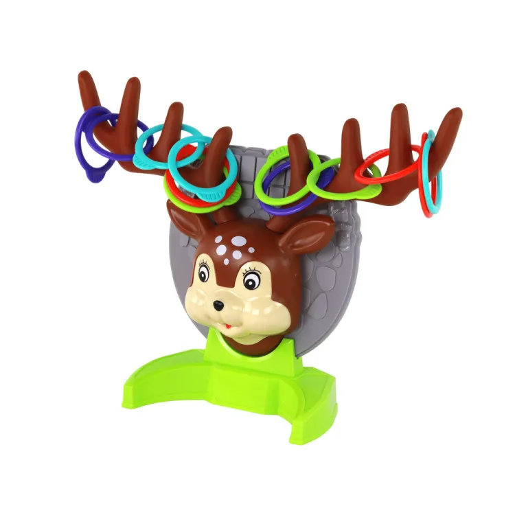 Family Arcade Game - Throwing a Hoop at a Deer Lauta- ja urheilupelit