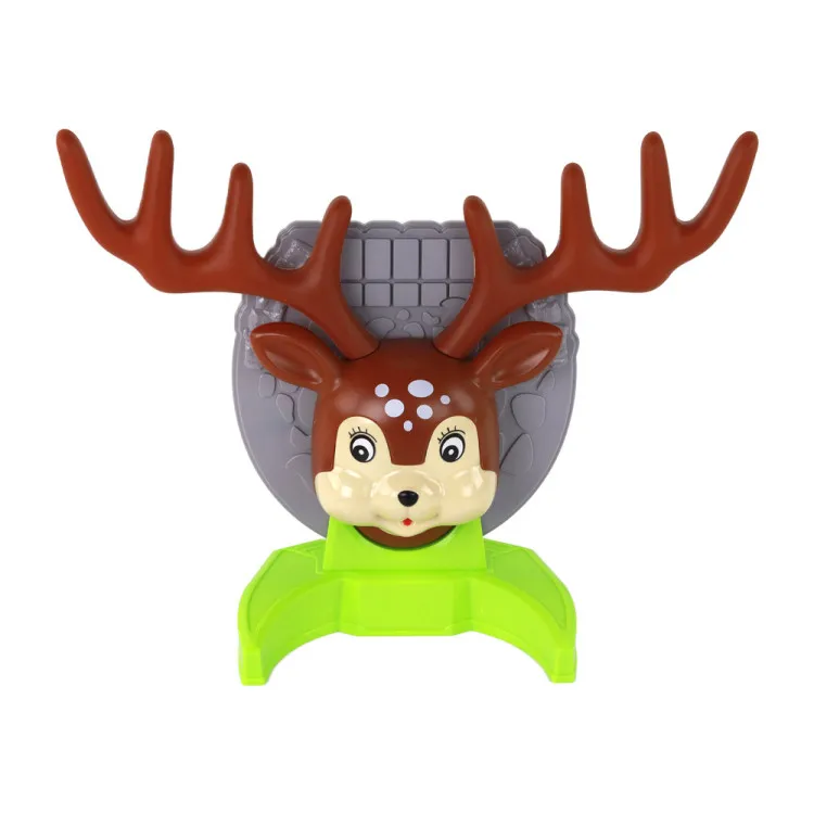 Family Arcade Game - Throwing a Hoop at a Deer Lauta- ja urheilupelit