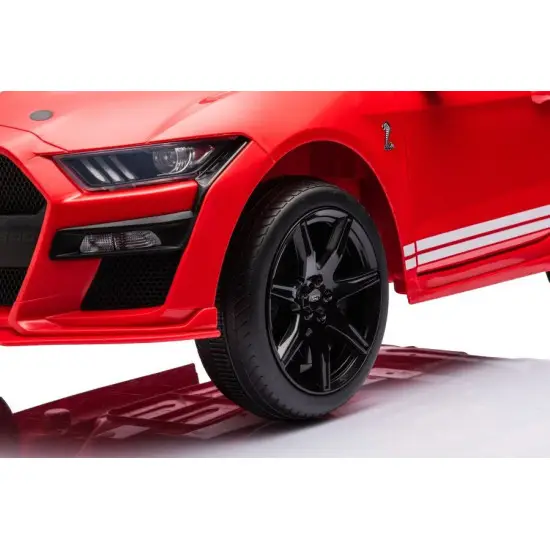 Ford Mustang GT500 raudonas automobilis