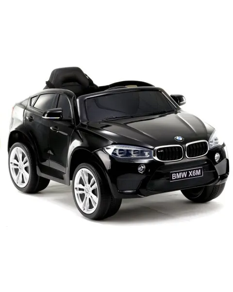 Juodas BMW X6 elektrinis automobilis