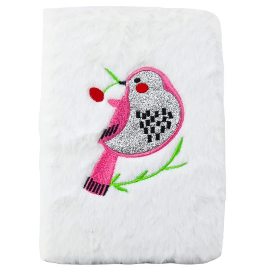 Balta pliušinė užrašų knygutė su linijomis, puošta sidabriniais blizgučiais Užrašų knygelės