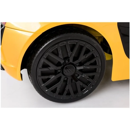 Geltona Audi R8 Spyder elektrinis automobilis