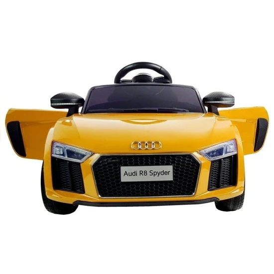 Geltona Audi R8 Spyder elektrinis automobilis