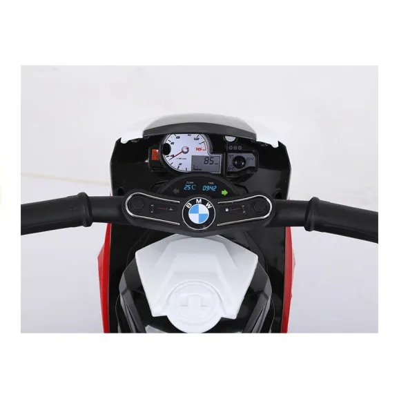 BMW punainen moottoripyörä