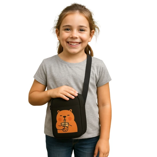 Juodos spalvos pečių krepšys su reguliuojamu diržu Kuprinės