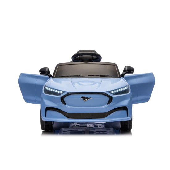 Mėlynas Ford Mustang Mach-E akumuliatoriumi varomas automobilis Automobiliai