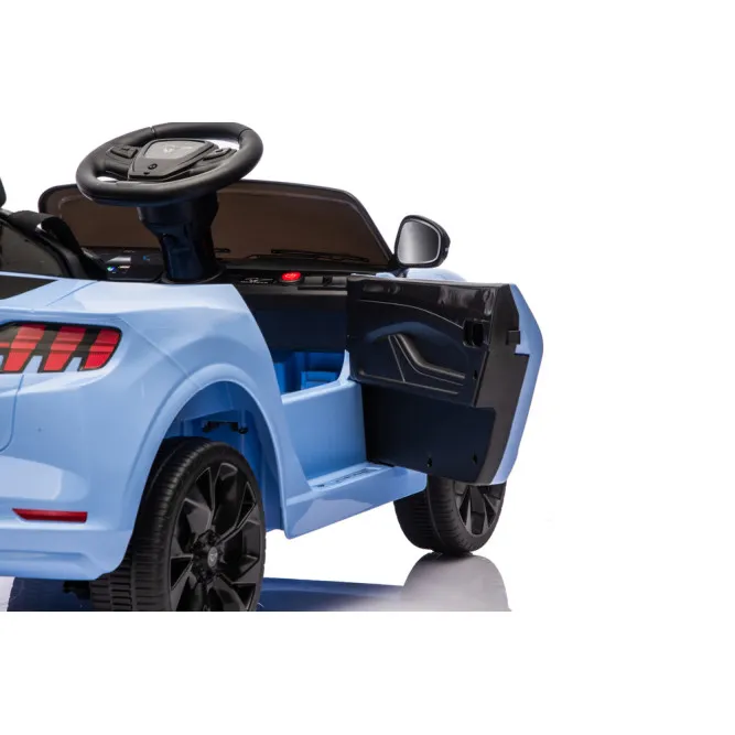 Mėlynas Ford Mustang Mach-E akumuliatoriumi varomas automobilis Automobiliai