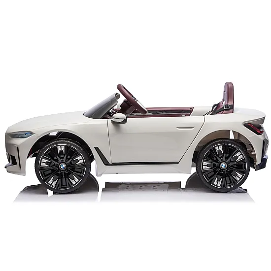 Valge akutoitega auto BMW i4 4x4 JE1009 Autod