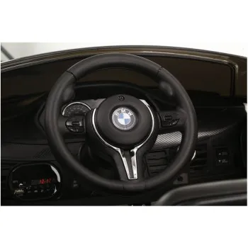 BMW X6 — красный электромобиль