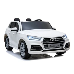 Audi Q5 baltas akumuliatorinis automobilis