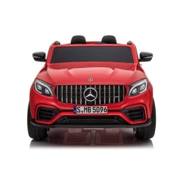 Raudonas elektrinis automobilis Mercedes GLC 63S