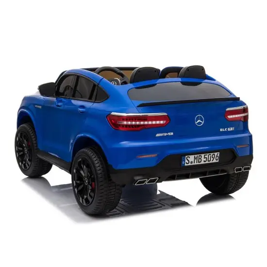 Mėlynas elektrinis automobilis Mercedes GLC 63S Automobiliai