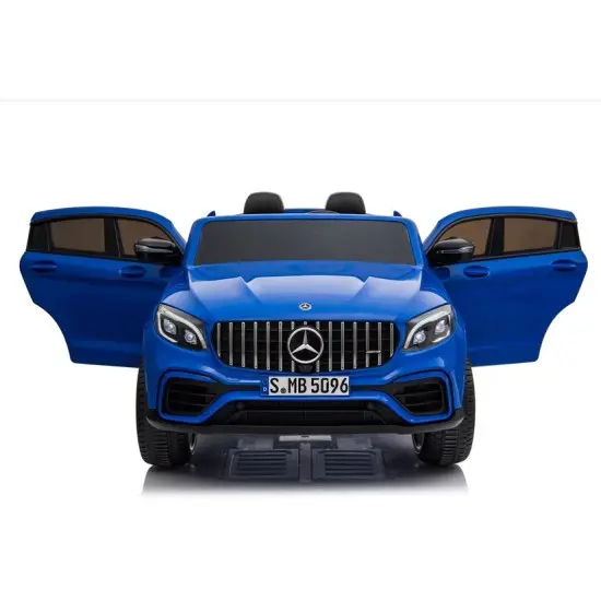 Mėlynas elektrinis automobilis Mercedes GLC 63S Automobiliai